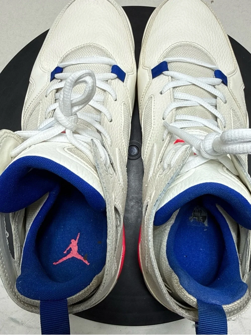 Nike 555475-125 as close